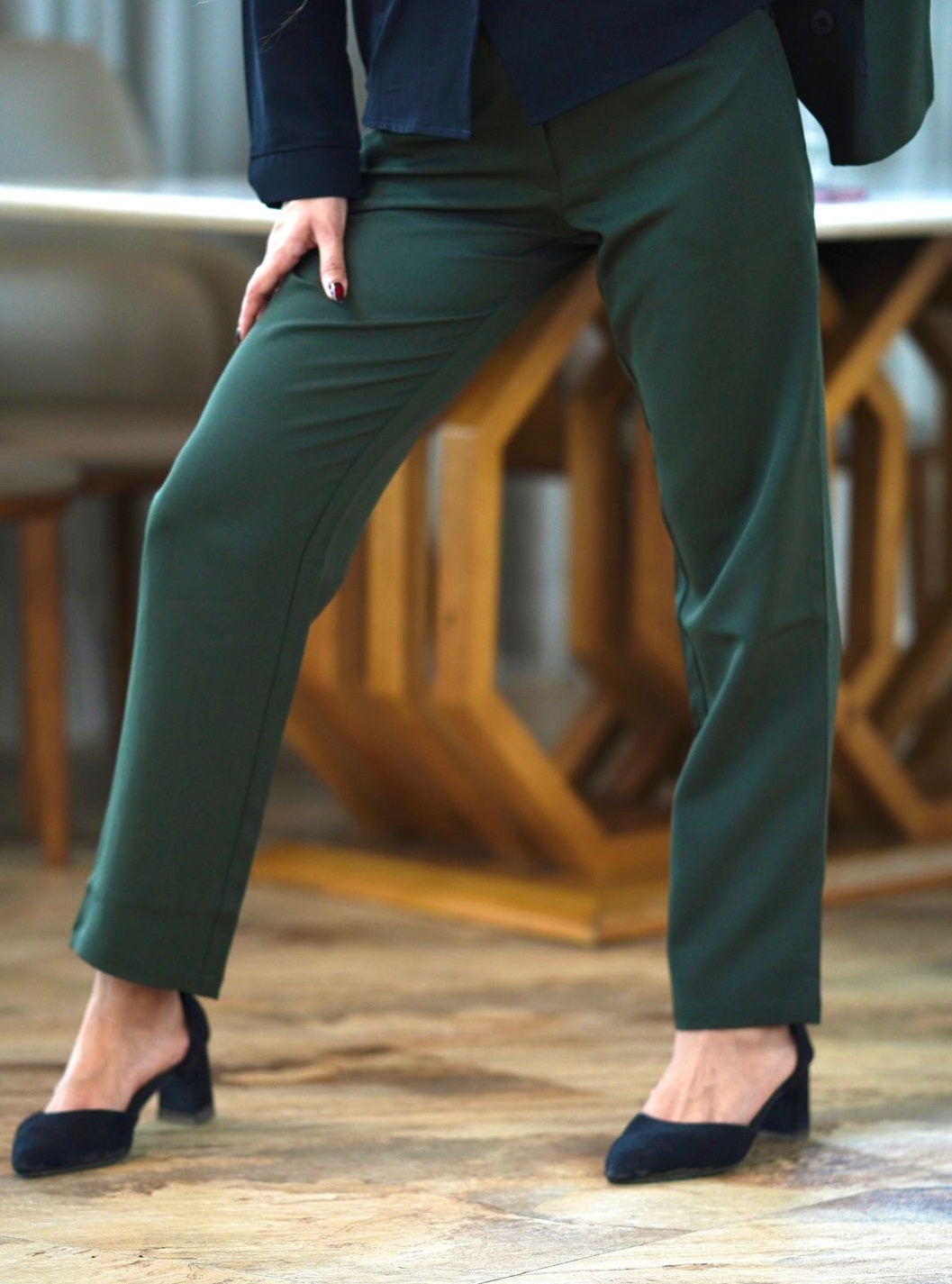 Tailored Fit Mid-waist pants : Olive