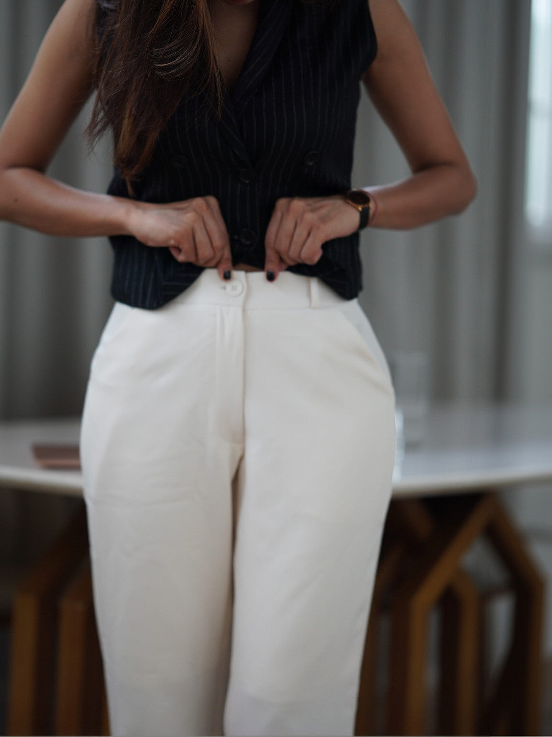 Tailored Fit Mid-waist pants : Off-White
